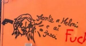 Scritte contro Meloni a Bologna, perquisizioni per uno dei presunti autori