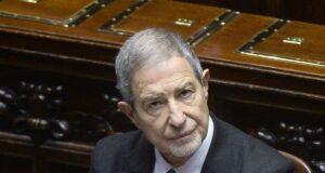 Musumeci “Fuori posto non è l’Etna, ma l’aeroporto di Catania”