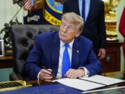 Trump “Israeliani non colpiscano Gaza, Hamas ha accettato di deporre le armi”
