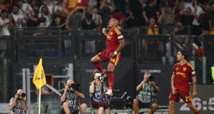 Tre volte Dybala-Malen, poi Pisilli: la Roma piega la Fiorentina