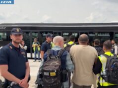 Immigrazione, rimpatriati al Cairo con volo charter 23 egiziani espulsi