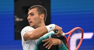 Cobolli rimonta Schoolkate agli Us open, Zverev vince un’altra battaglia