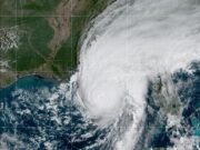 Usa, l’uragano Isaia raggiunge le coste della Florida. Venti a 165 km/h