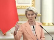 Ucraina, von der Leyen “Sostegno a Zelensky, da Ue fondi per droni e missili”